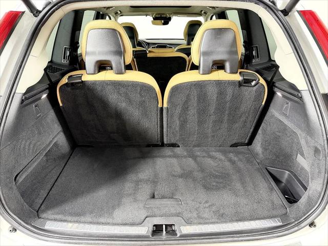 2016 Volvo XC90 T6 Momentum