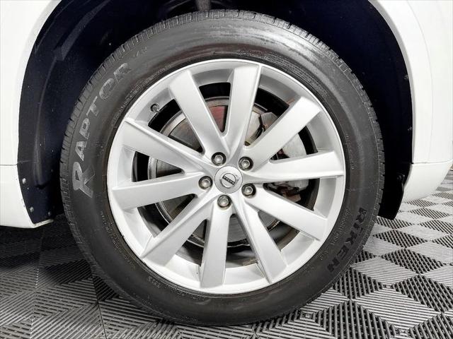 2016 Volvo XC90 T6 Momentum