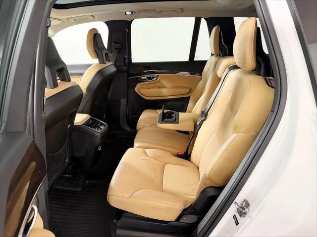 2016 Volvo XC90 T6 Momentum