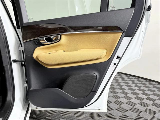 2016 Volvo XC90 T6 Momentum