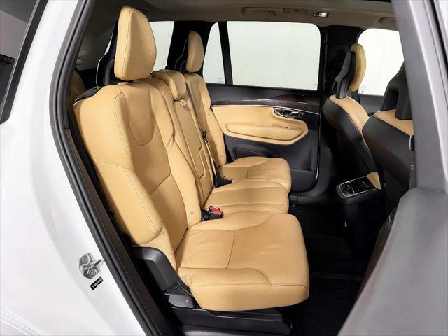 2016 Volvo XC90 T6 Momentum