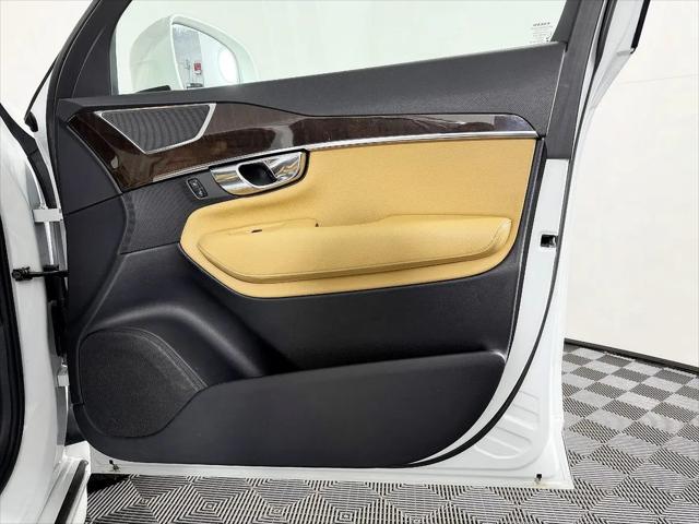 2016 Volvo XC90 T6 Momentum
