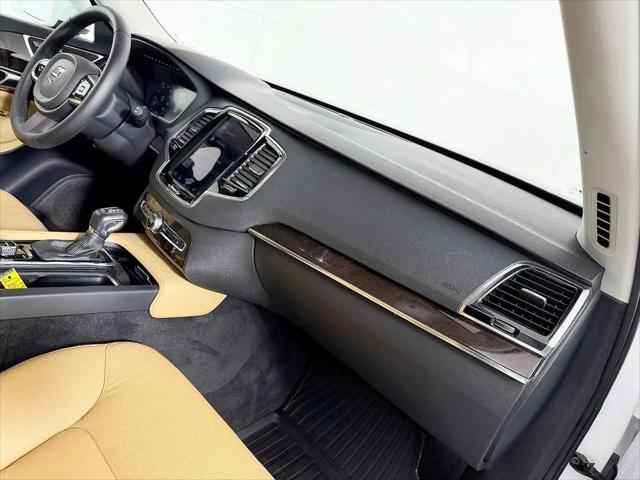 2016 Volvo XC90 T6 Momentum