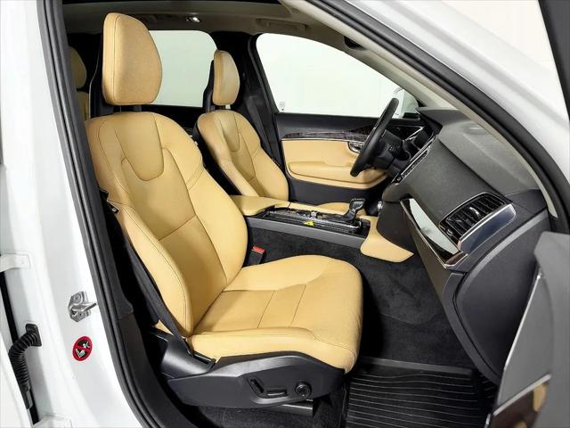 2016 Volvo XC90 T6 Momentum