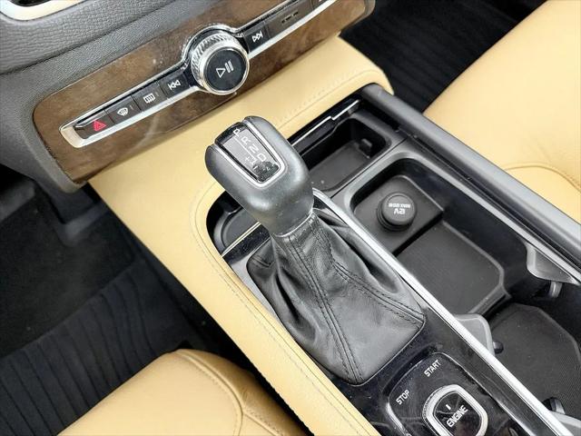 2016 Volvo XC90 T6 Momentum