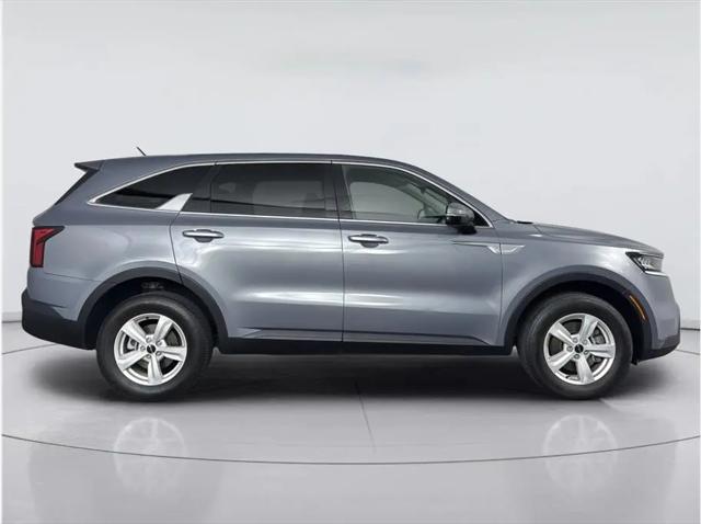 2022 Kia Sorento LX