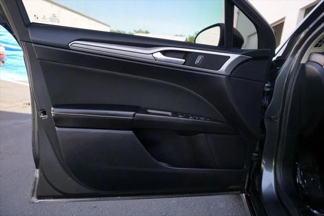 2020 Ford Fusion SE