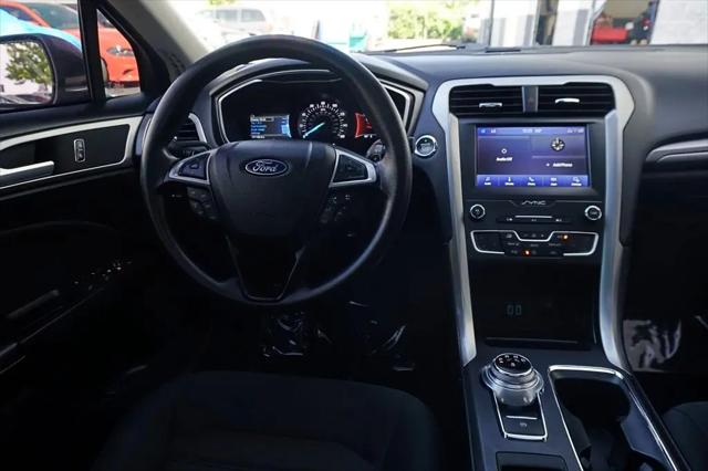 2020 Ford Fusion SE