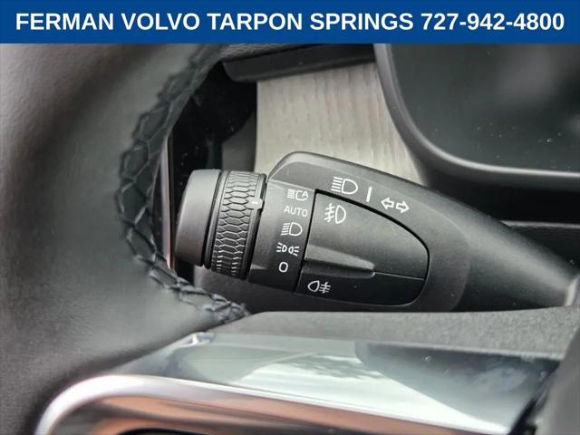 2026 Volvo XC40 Plus, B5 AWD Gas (mild hybrid), Dark