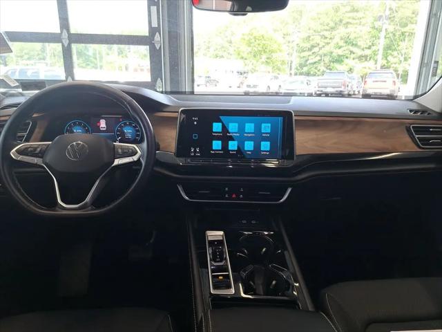 2025 Volkswagen Atlas 2.0T SE w/Technology