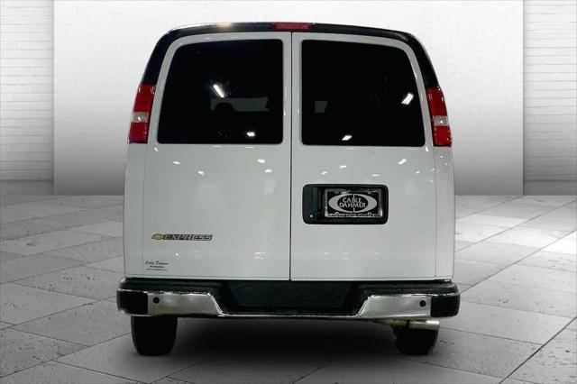 2026 Chevrolet Express Passenger 3500 Extended Wheelbase, LT, RWD