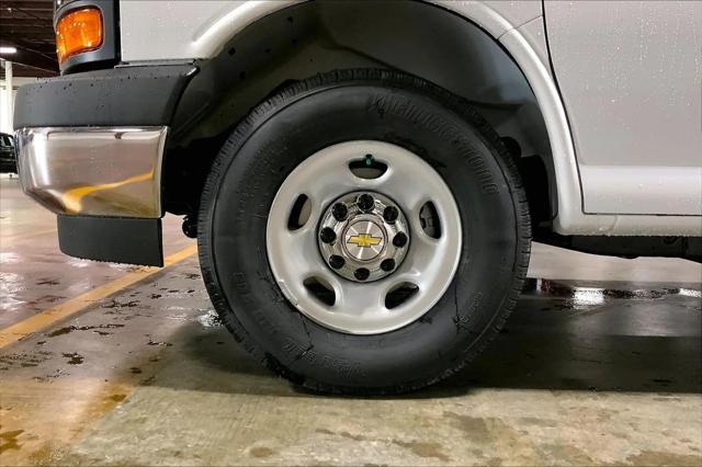 2026 Chevrolet Express Passenger 3500 Extended Wheelbase, LT, RWD