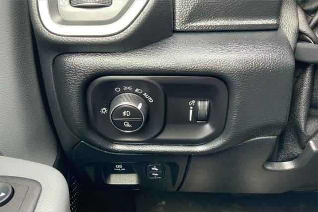2020 Ram 1500 Big Horn Crew Cab 4x4 5'7" Box