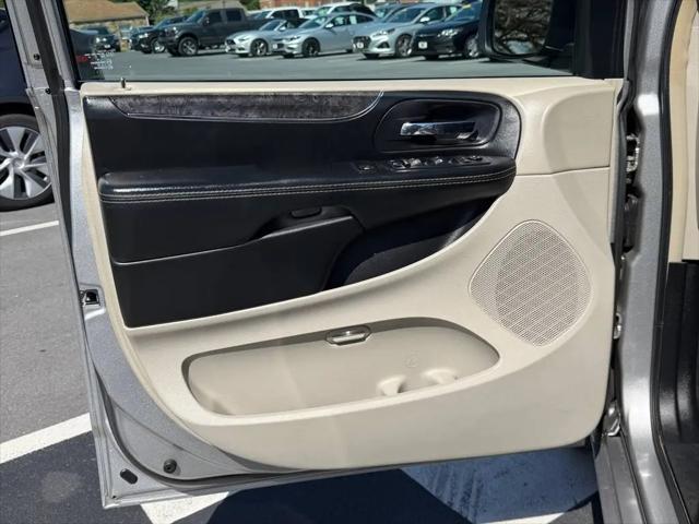 2015 Chrysler Town & Country Touring
