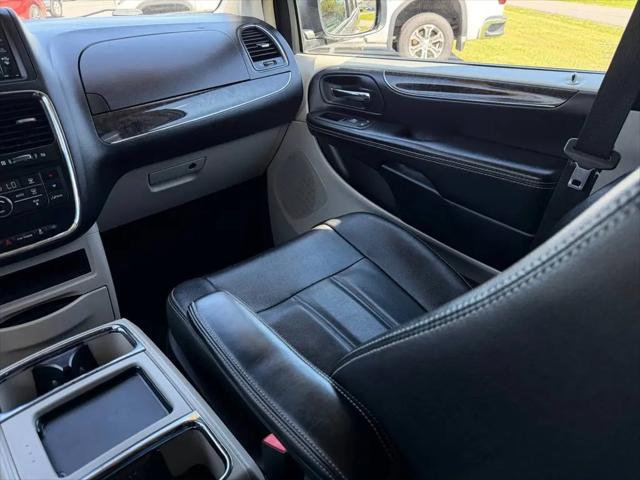 2015 Chrysler Town & Country Touring