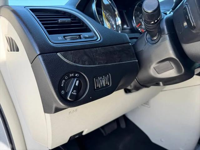 2015 Chrysler Town & Country Touring
