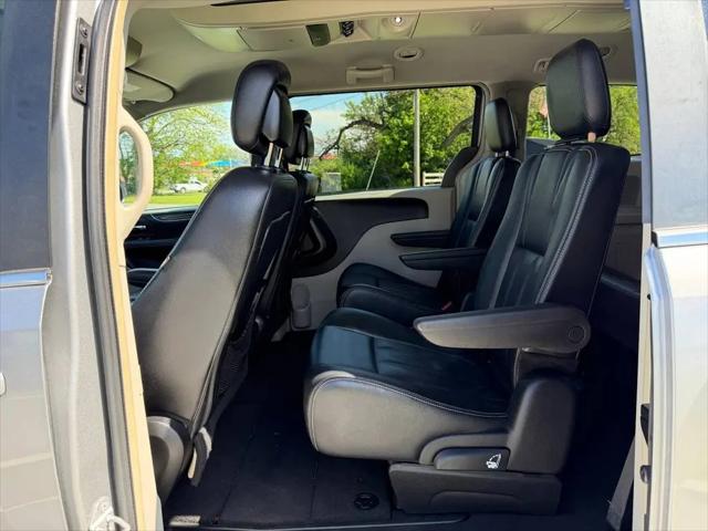 2015 Chrysler Town & Country Touring
