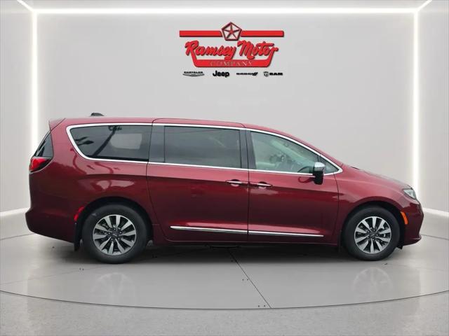 2023 Chrysler Pacifica Hybrid Limited