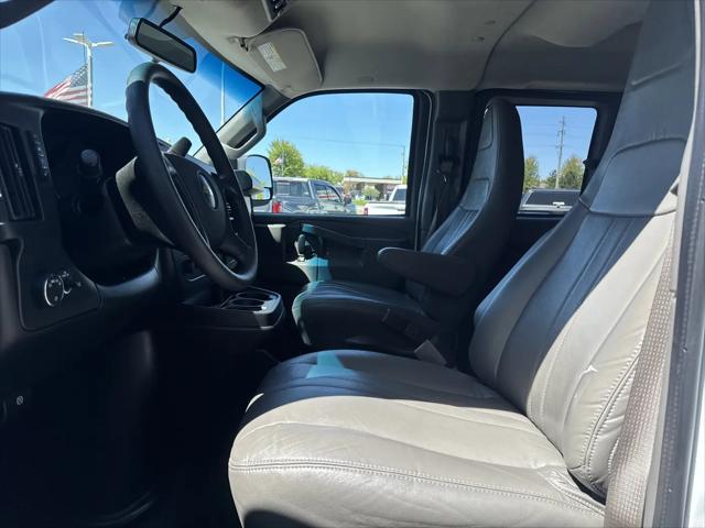 2022 Chevrolet Express Passenger RWD 2500 Regular Wheelbase LS