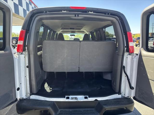 2022 Chevrolet Express Passenger RWD 2500 Regular Wheelbase LS