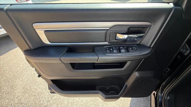 2024 Ram 1500 Classic Warlock Crew Cab 4x4 5'7" Box