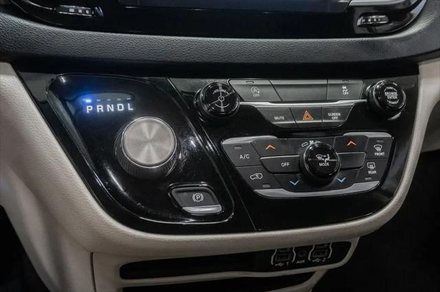 2022 Chrysler Voyager LX