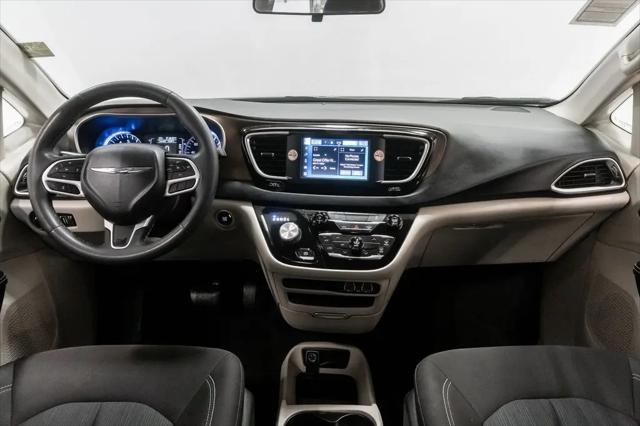 2022 Chrysler Voyager LX
