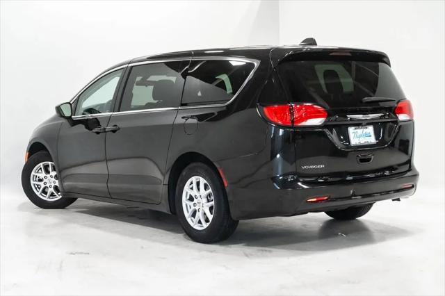2022 Chrysler Voyager LX