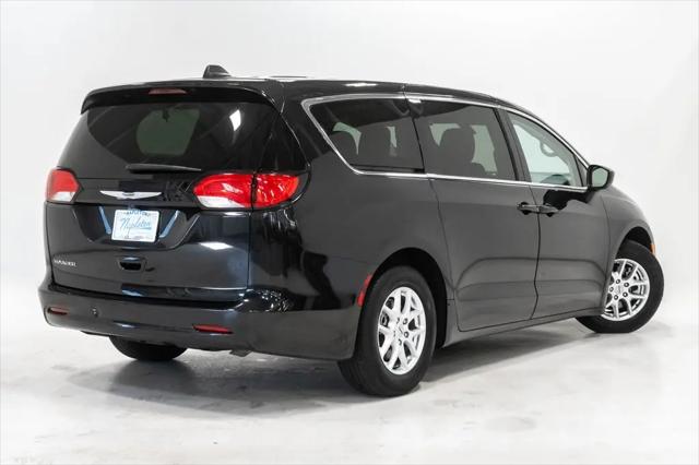 2022 Chrysler Voyager LX