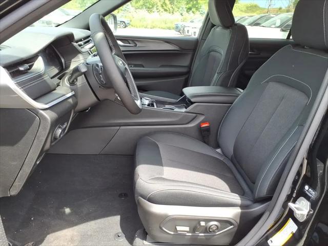 2026 Jeep Grand Cherokee Laredo 4x4