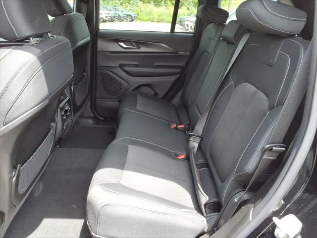 2026 Jeep Grand Cherokee Laredo 4x4