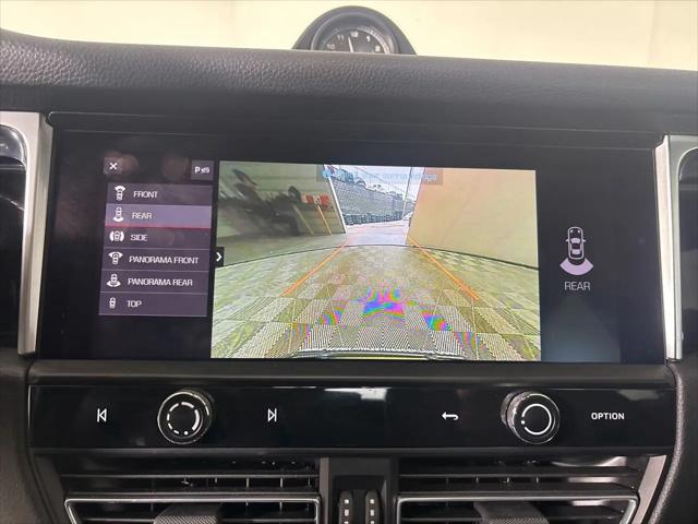 2022 Porsche Macan Macan