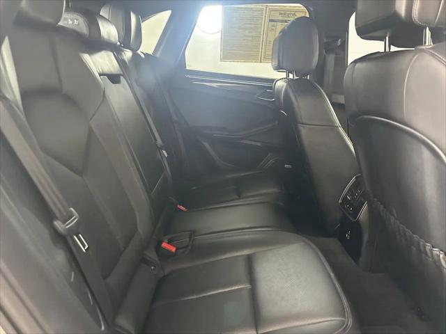 2022 Porsche Macan Macan