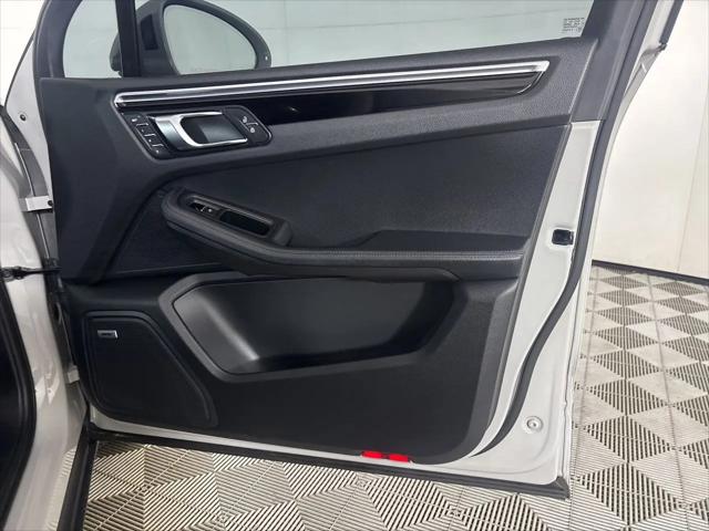 2022 Porsche Macan Macan