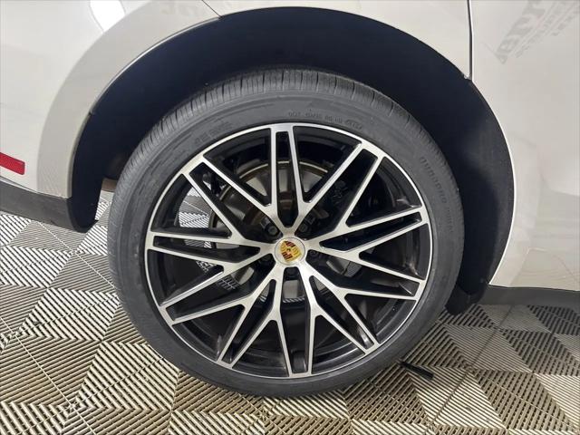 2022 Porsche Macan Macan