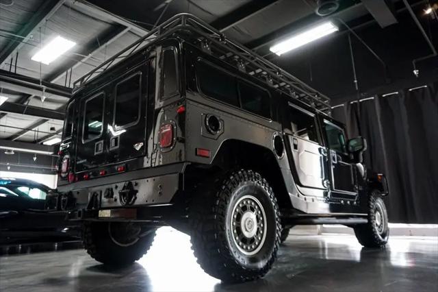 2006 HUMMER H1 Enclosed