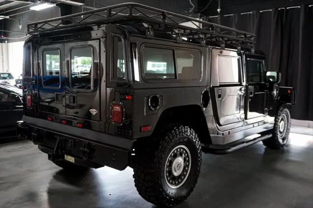 2006 HUMMER H1 Enclosed