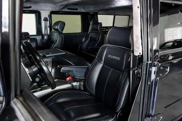 2006 HUMMER H1 Enclosed