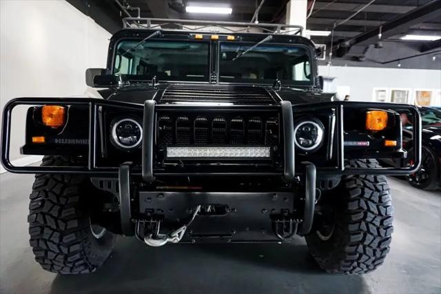 2006 HUMMER H1 Enclosed