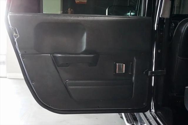 2006 HUMMER H1 Enclosed