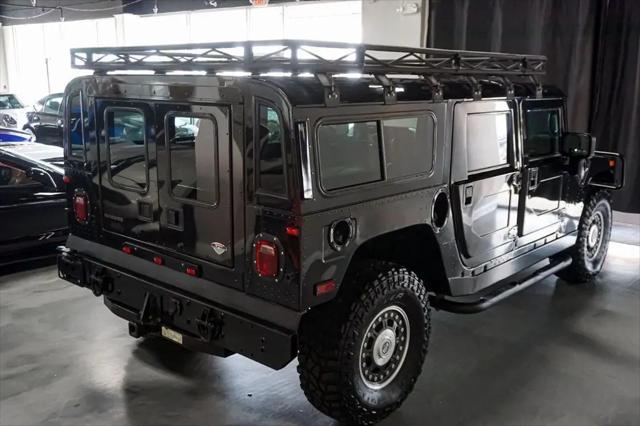 2006 HUMMER H1 Enclosed
