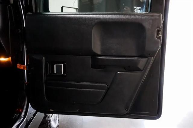 2006 HUMMER H1 Enclosed