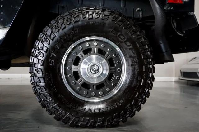 2006 HUMMER H1 Enclosed