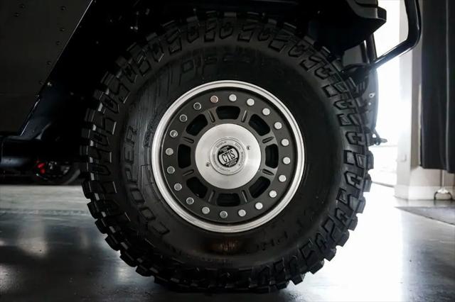 2006 HUMMER H1 Enclosed