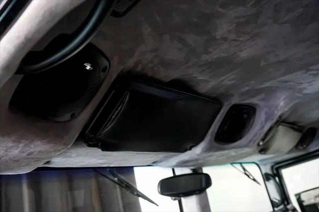 2006 HUMMER H1 Enclosed