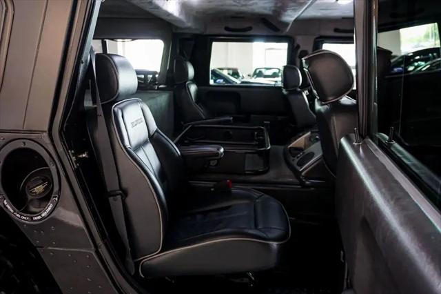 2006 HUMMER H1 Enclosed