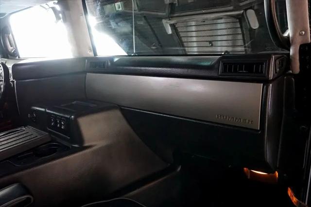 2006 HUMMER H1 Enclosed