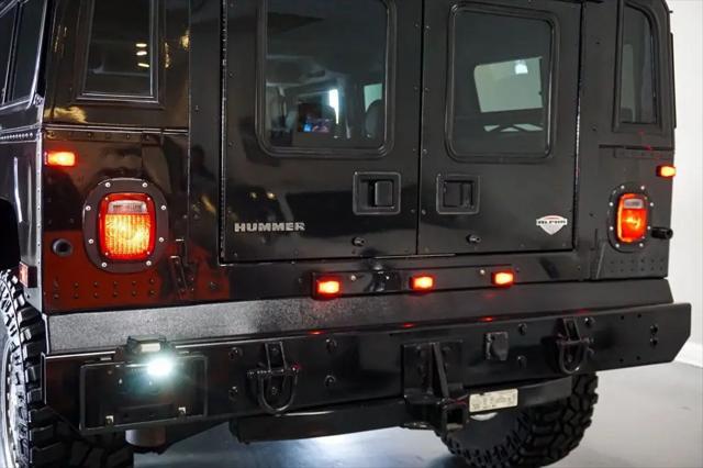 2006 HUMMER H1 Enclosed