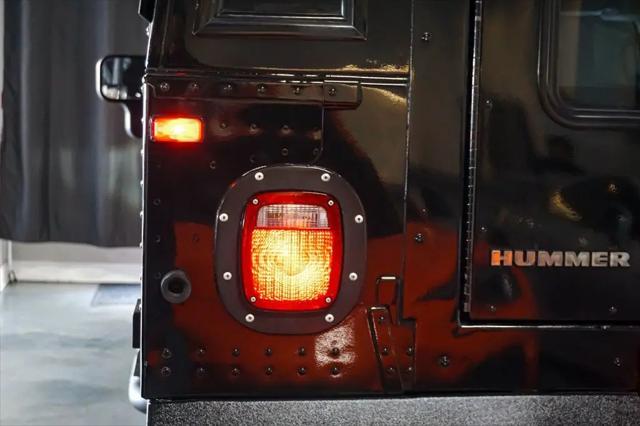 2006 HUMMER H1 Enclosed