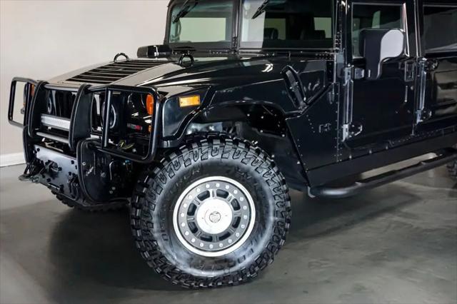 2006 HUMMER H1 Enclosed